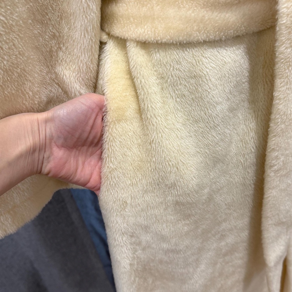 Vintage Fuzzy Robe cream colored long sleeve Plush belted housecoat with pockets - Picture 5 of 9